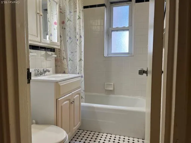 $249,900 | 42-30 Douglaston Parkway, Unit 2P | Douglaston