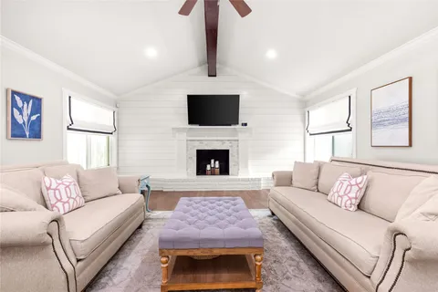 $669,000 | 10618 Cranbrook Road, Houston, TX 77042