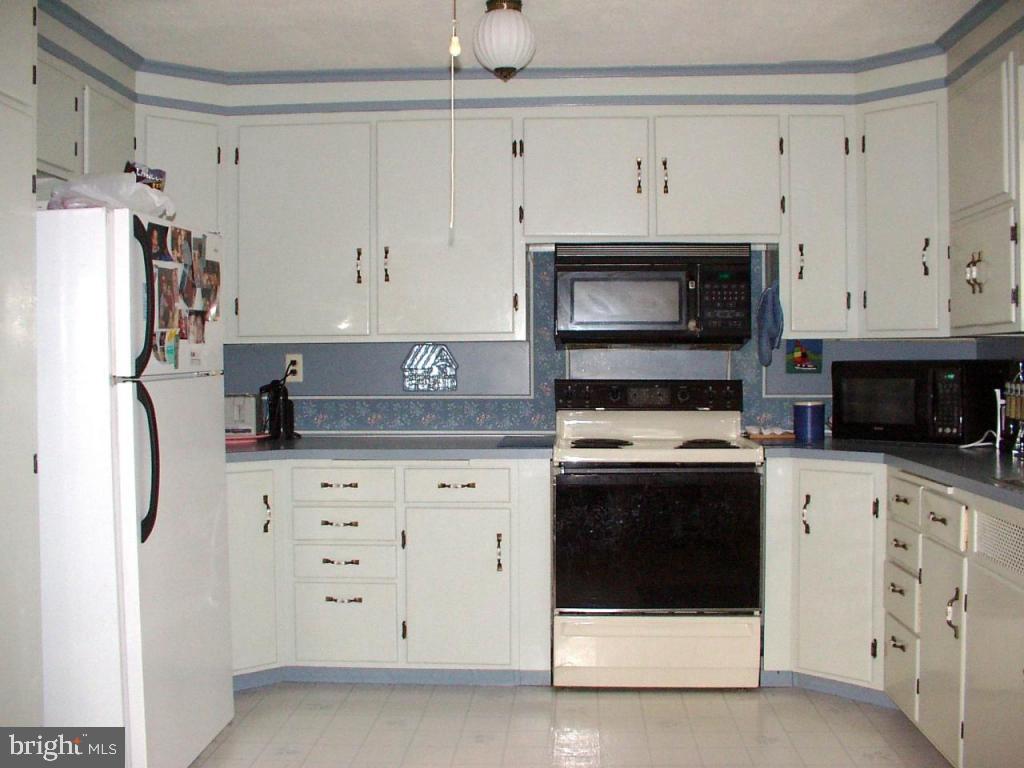 1419 Lampeter Road Lancaster, PA 17602 - Photo 2 of 8 Gallery Image 2