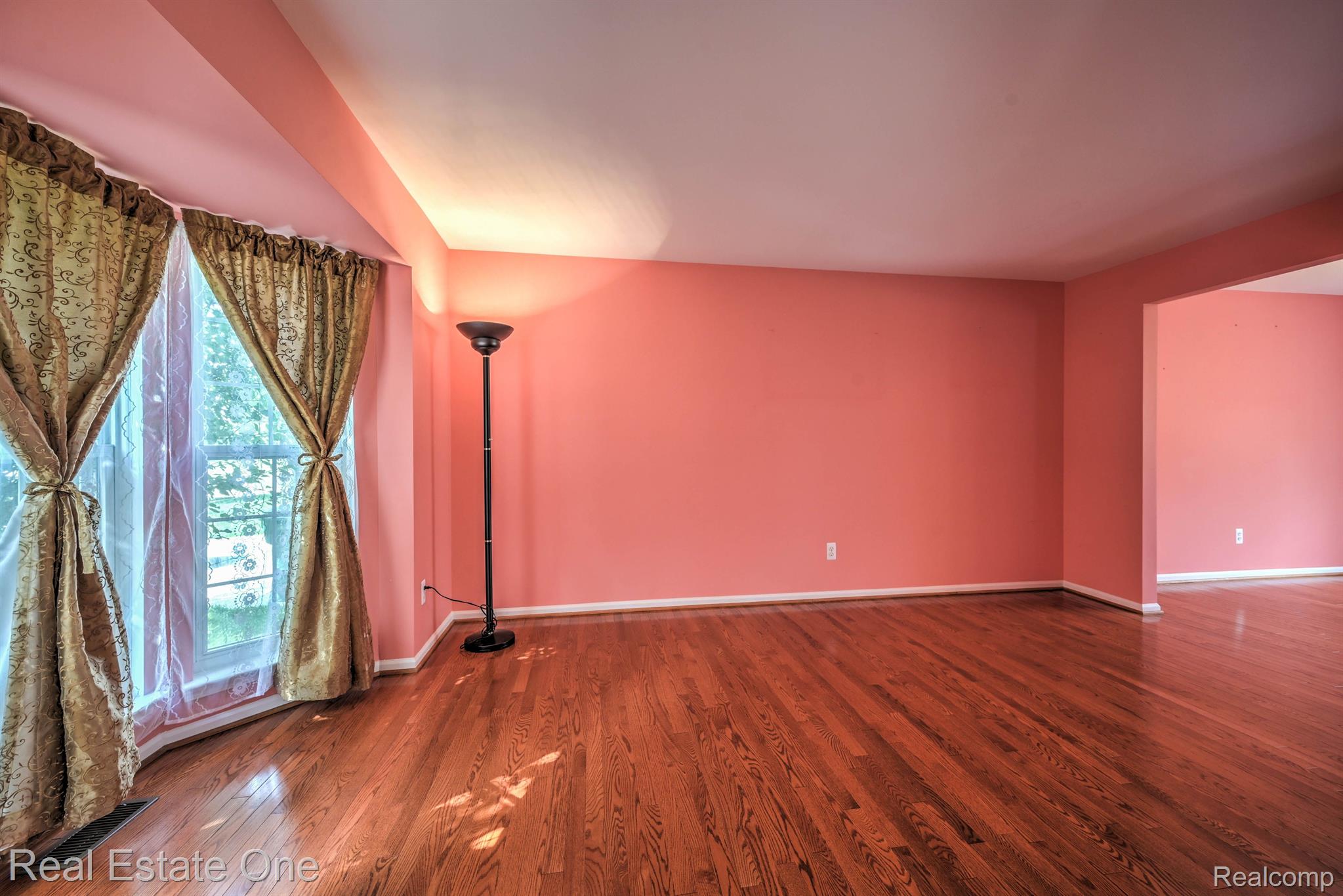 1400 Lee Wood Ridge Road Walled Lake, MI 48390 - Photo 11 of 42 Living Room View