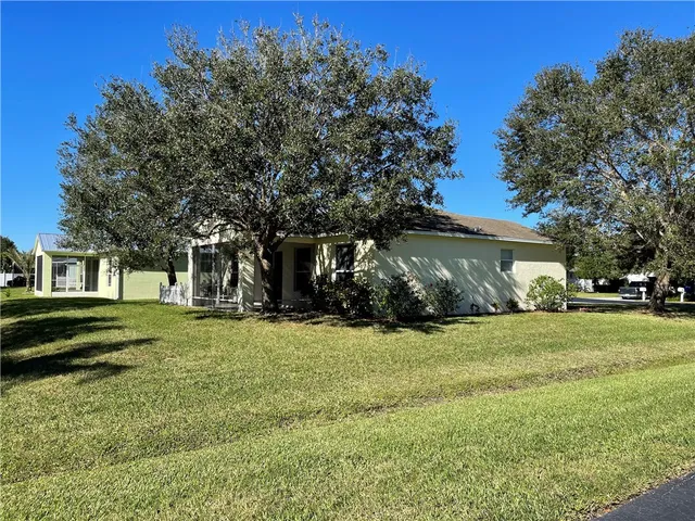 $2,400 | 865 10th Drive, Vero Beach, FL 32960