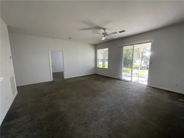 $2,400 | 865 10th Drive, Vero Beach, FL 32960