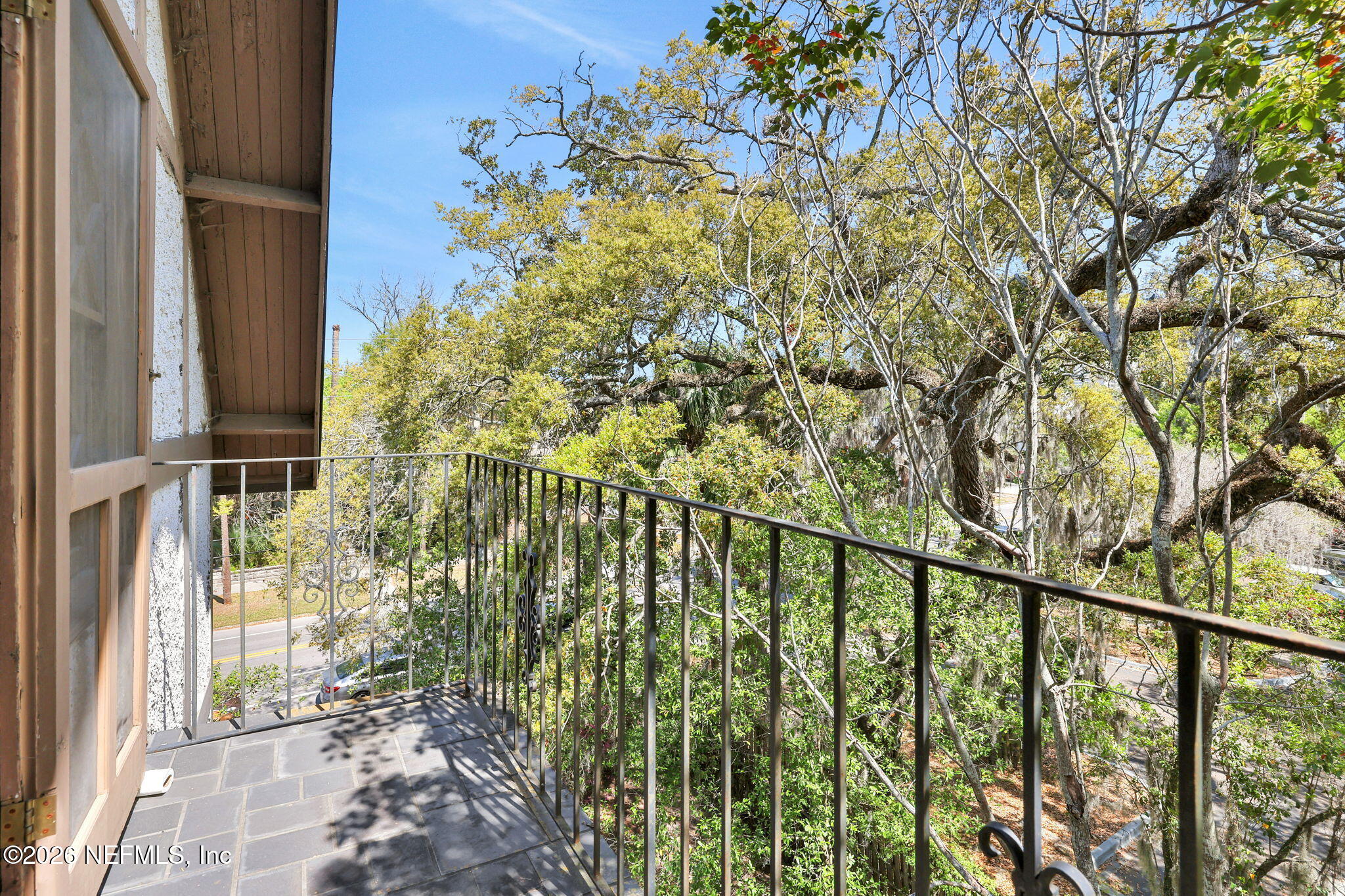 2160 Oak Street Jacksonville, FL 32204 - Photo 90 of 143 a view of a balcony with an outdoor space
