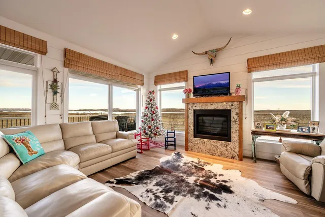 $1,400,000 | 105 Lake Desmet Road, Buffalo, WY 82834