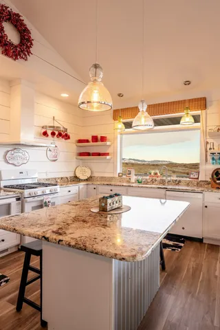 $1,400,000 | 105 Lake Desmet Road, Buffalo, WY 82834