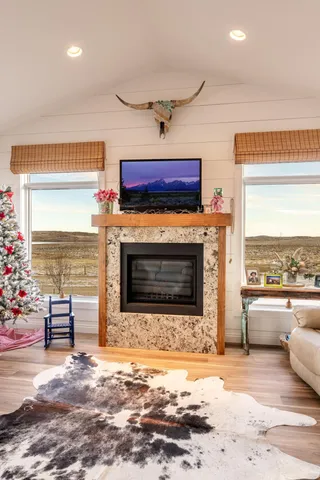 $1,400,000 | 105 Lake Desmet Road, Buffalo, WY 82834