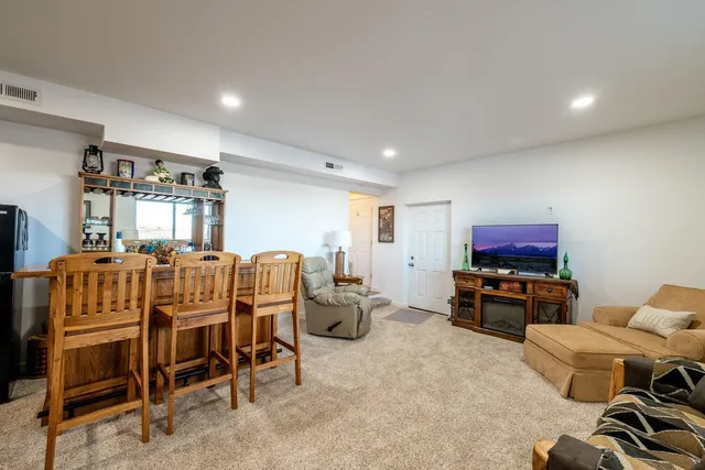 $1,400,000 | 105 Lake Desmet Road, Buffalo, WY 82834