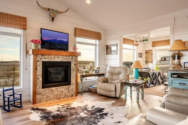 $1,400,000 | 105 Lake Desmet Road, Buffalo, WY 82834