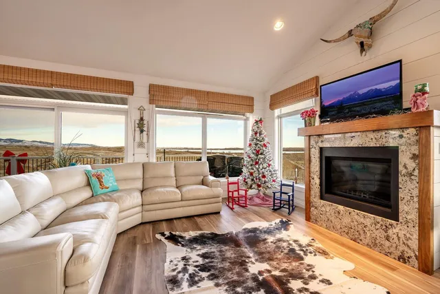 $1,400,000 | 105 Lake Desmet Road, Buffalo, WY 82834