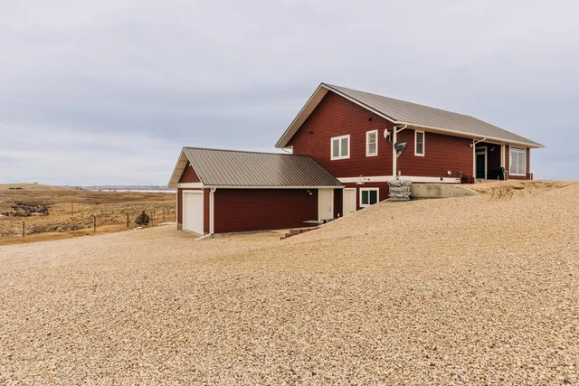 $1,400,000 | 105 Lake Desmet Road, Buffalo, WY 82834
