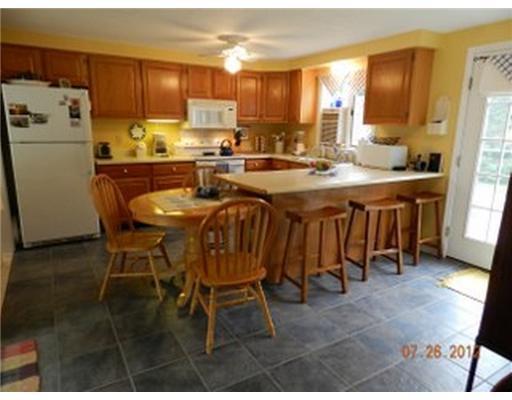 87 Hydrangea Circle, Unit 12 Naples, ME 04055 - Photo 4 of 19 Kitchen.