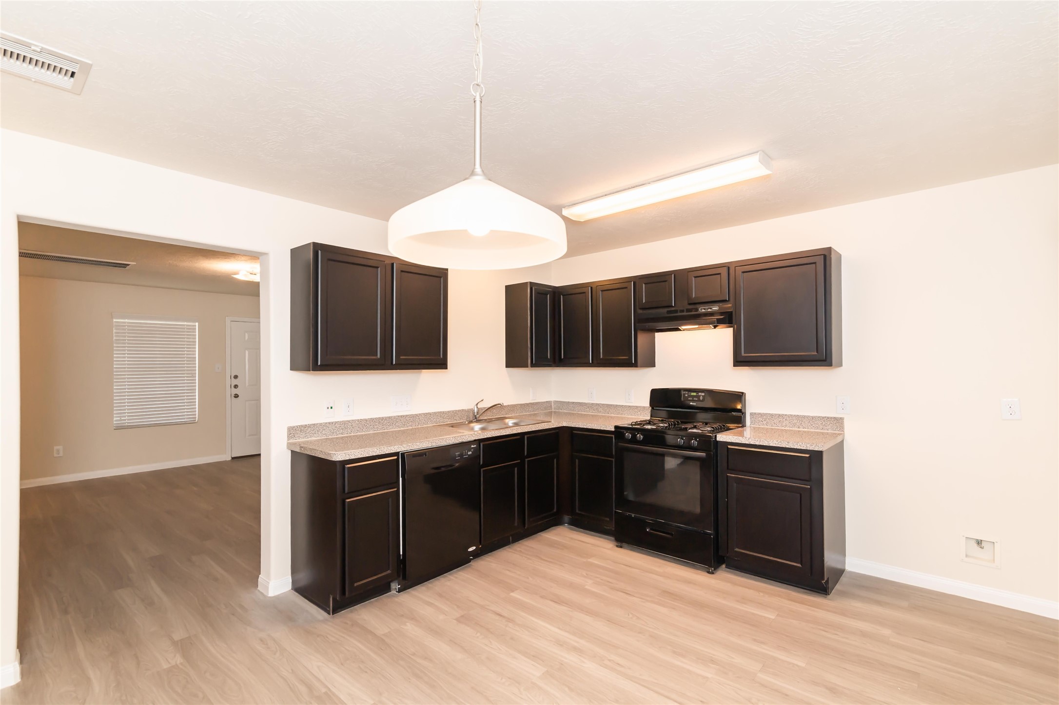 12613 Rio Lindo Street Rosharon, TX 77583 - Photo 3 of 10 Photos may be representative of the floor plan and not the exact home. Finishes, layout, and features of the actual property for lease may vary.