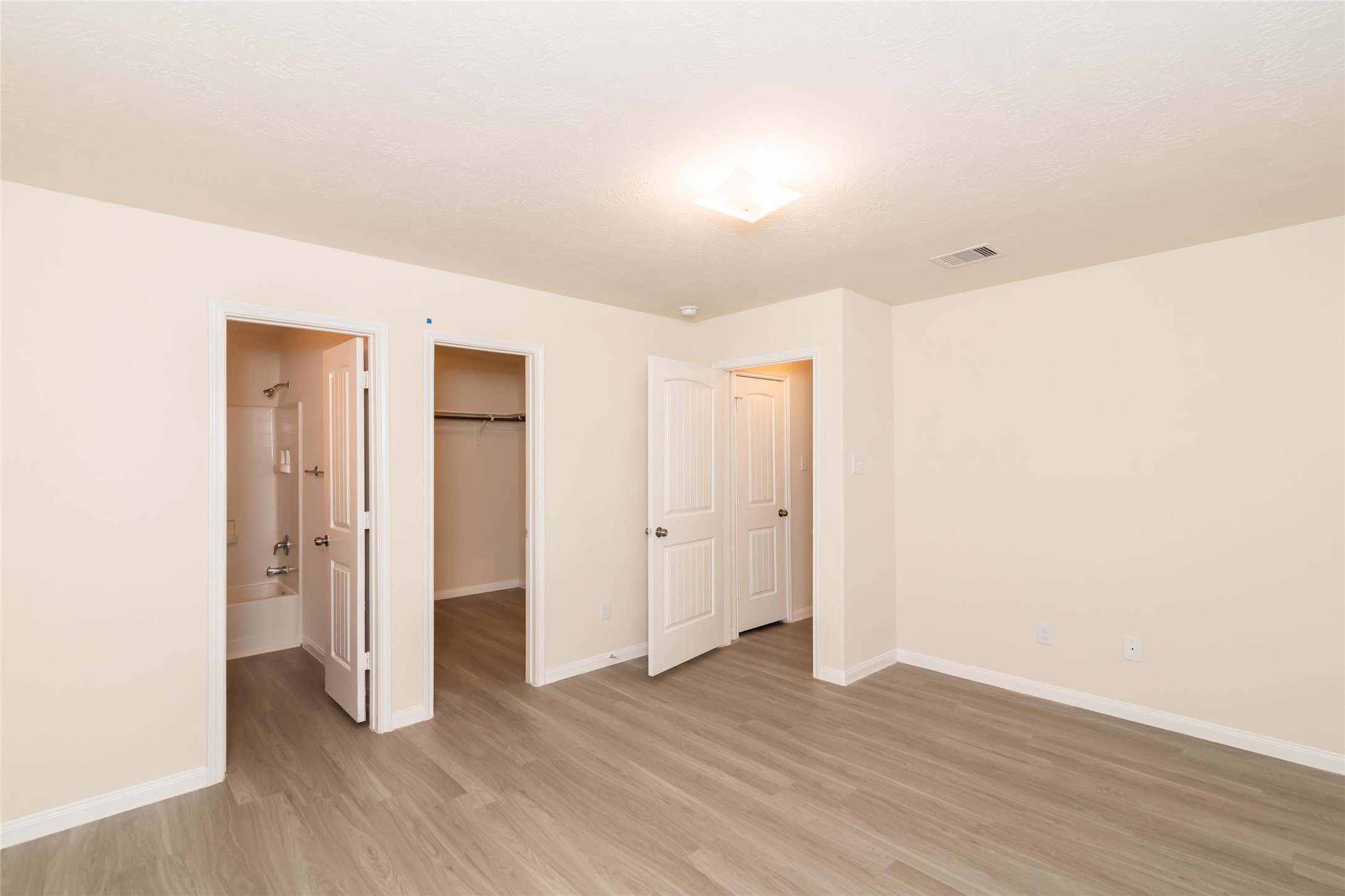 12613 Rio Lindo Street Rosharon, TX 77583 - Photo 7 of 10 Photos may be representative of the floor plan and not the exact home. Finishes, layout, and features of the actual property for lease may vary.