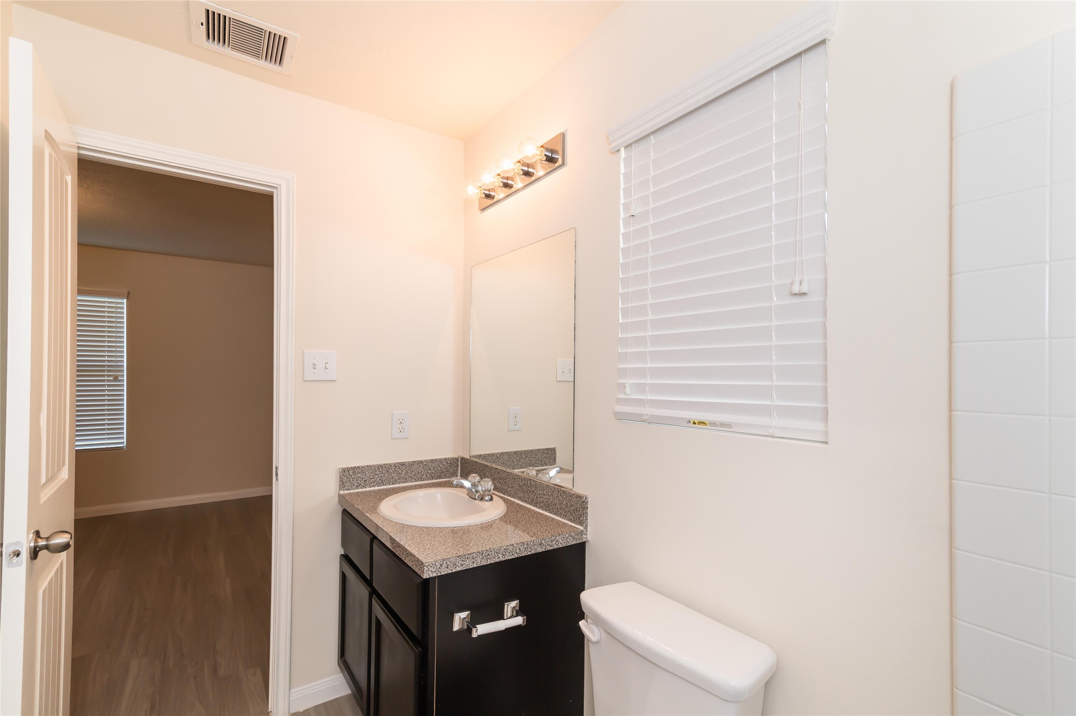 12613 Rio Lindo Street Rosharon, TX 77583 - Photo 8 of 10 Photos may be representative of the floor plan and not the exact home. Finishes, layout, and features of the actual property for lease may vary.