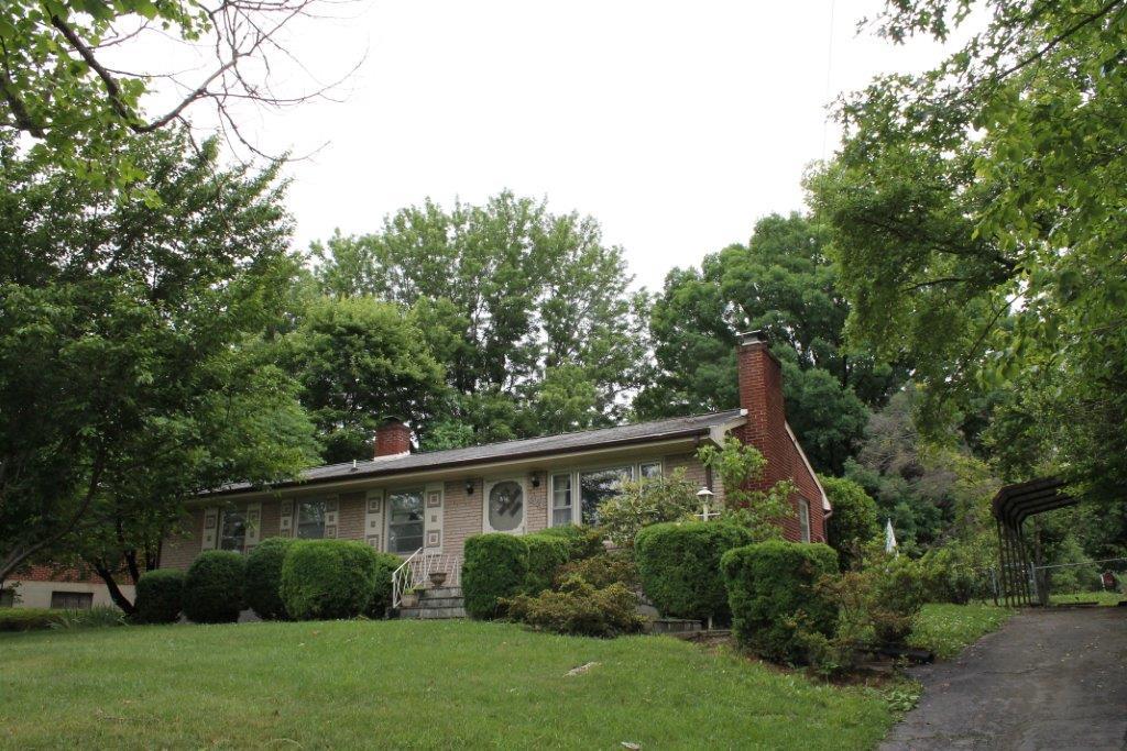 3236 Rasmont Road Roanoke, VA 24018 - Photo 1 of 22 IMG_3974