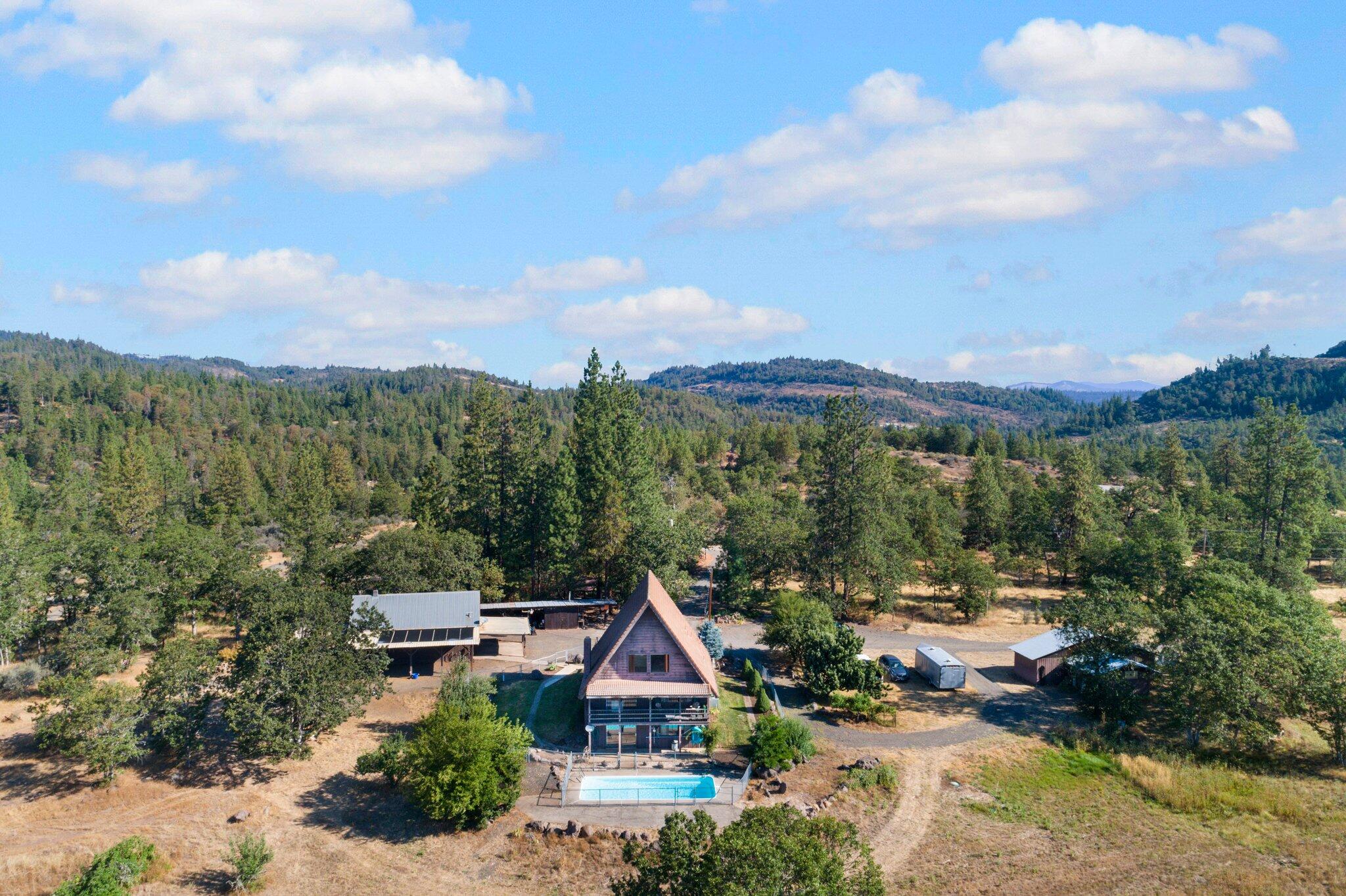 1875 Crowfoot Road Eagle Point, OR 97524 - Photo 5 of 27 Panoramic