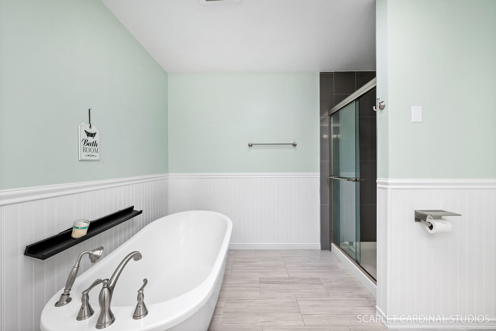 12N619 Jackson Drive Elgin, IL 60124 - Photo 27 of 50 a bathroom with a bathtub and shower