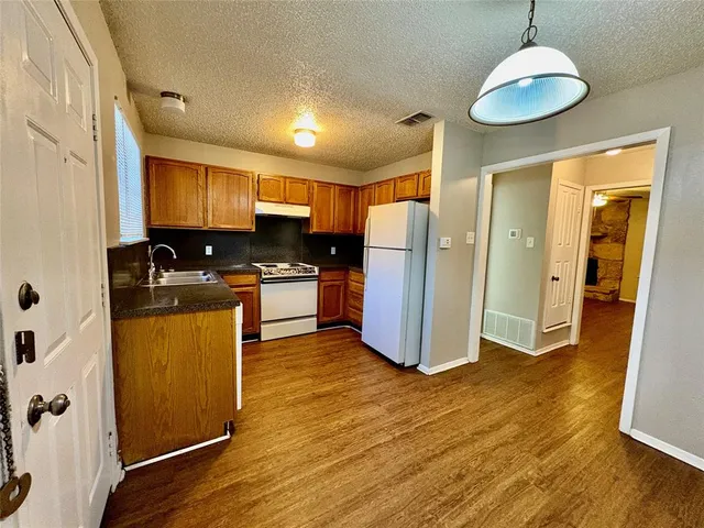 $1,195 | 1407 Courtney Place, Unit B, Cleburne, TX 76033