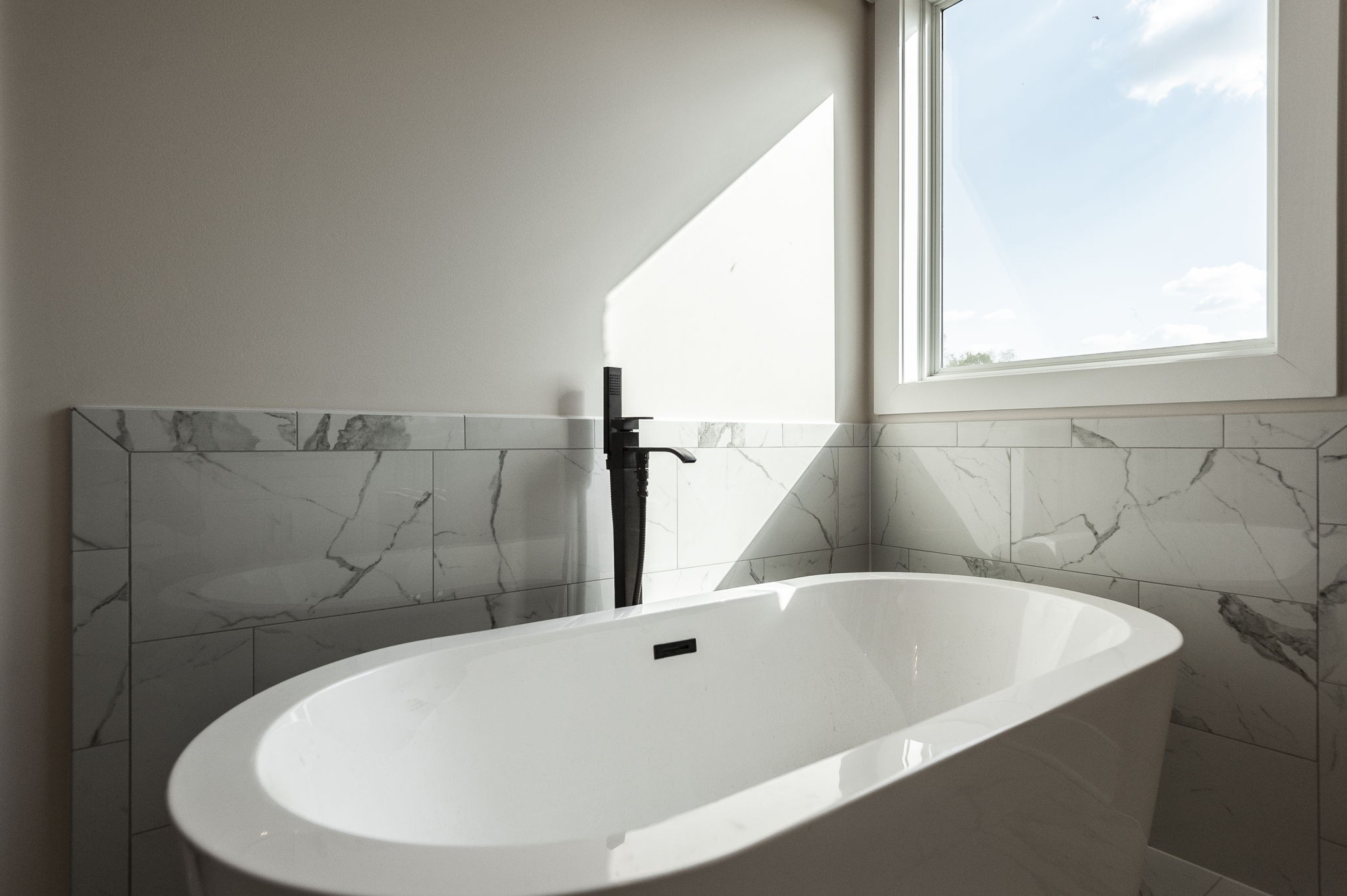 1060 Millbrook Way Gallatin, TN 37066 - Photo 46 of 79 a bathroom with a bathtub