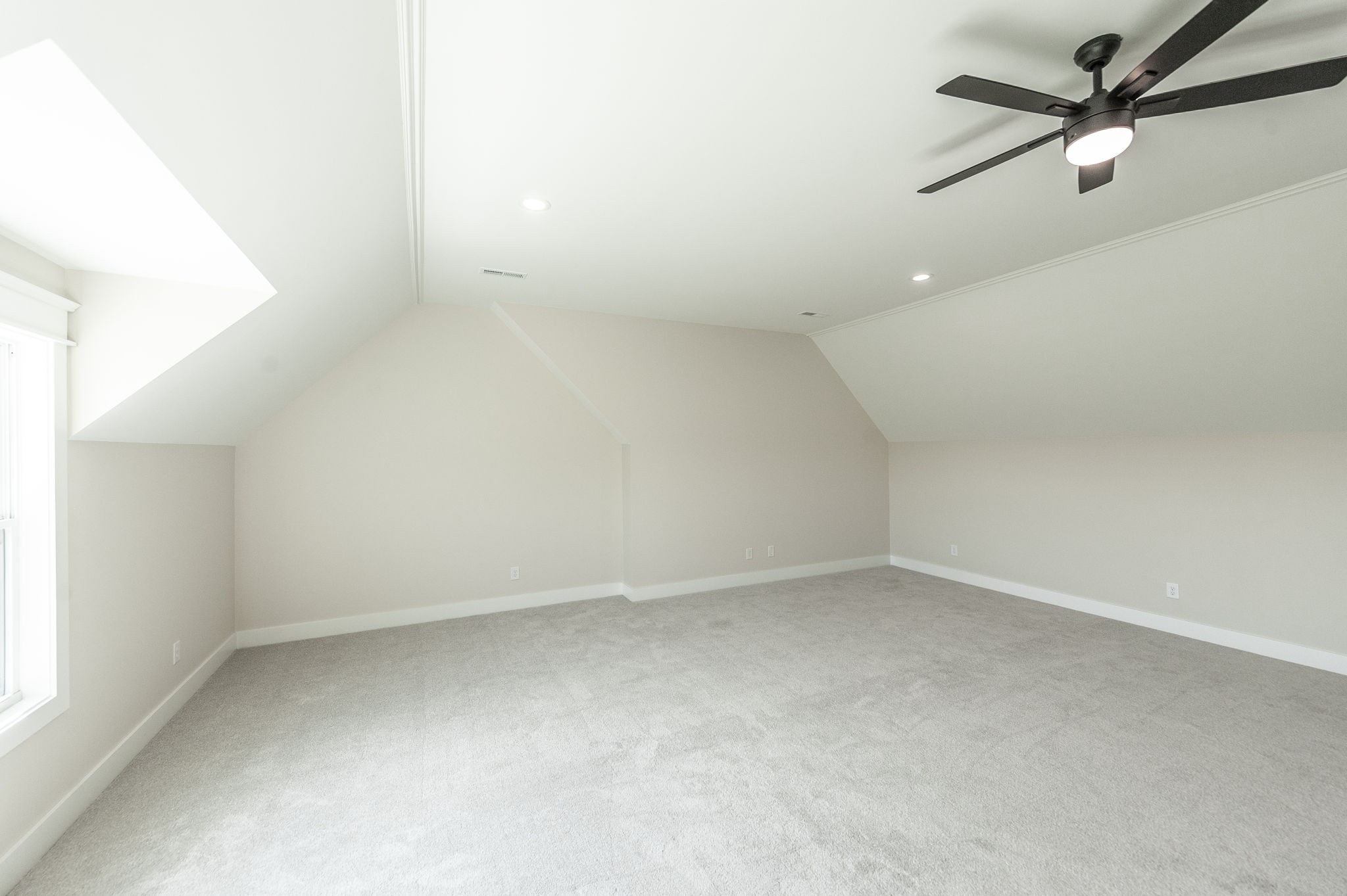 1060 Millbrook Way Gallatin, TN 37066 - Photo 61 of 79 an empty room with a ceiling fan and a window