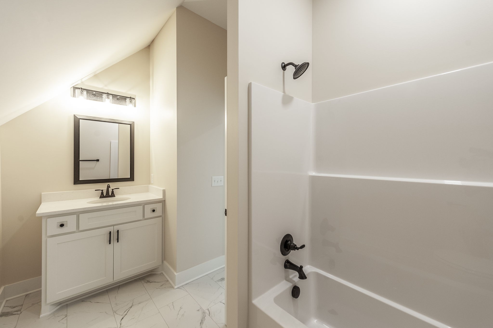 1060 Millbrook Way Gallatin, TN 37066 - Photo 63 of 79 a bathroom with a tub a sink and mirror