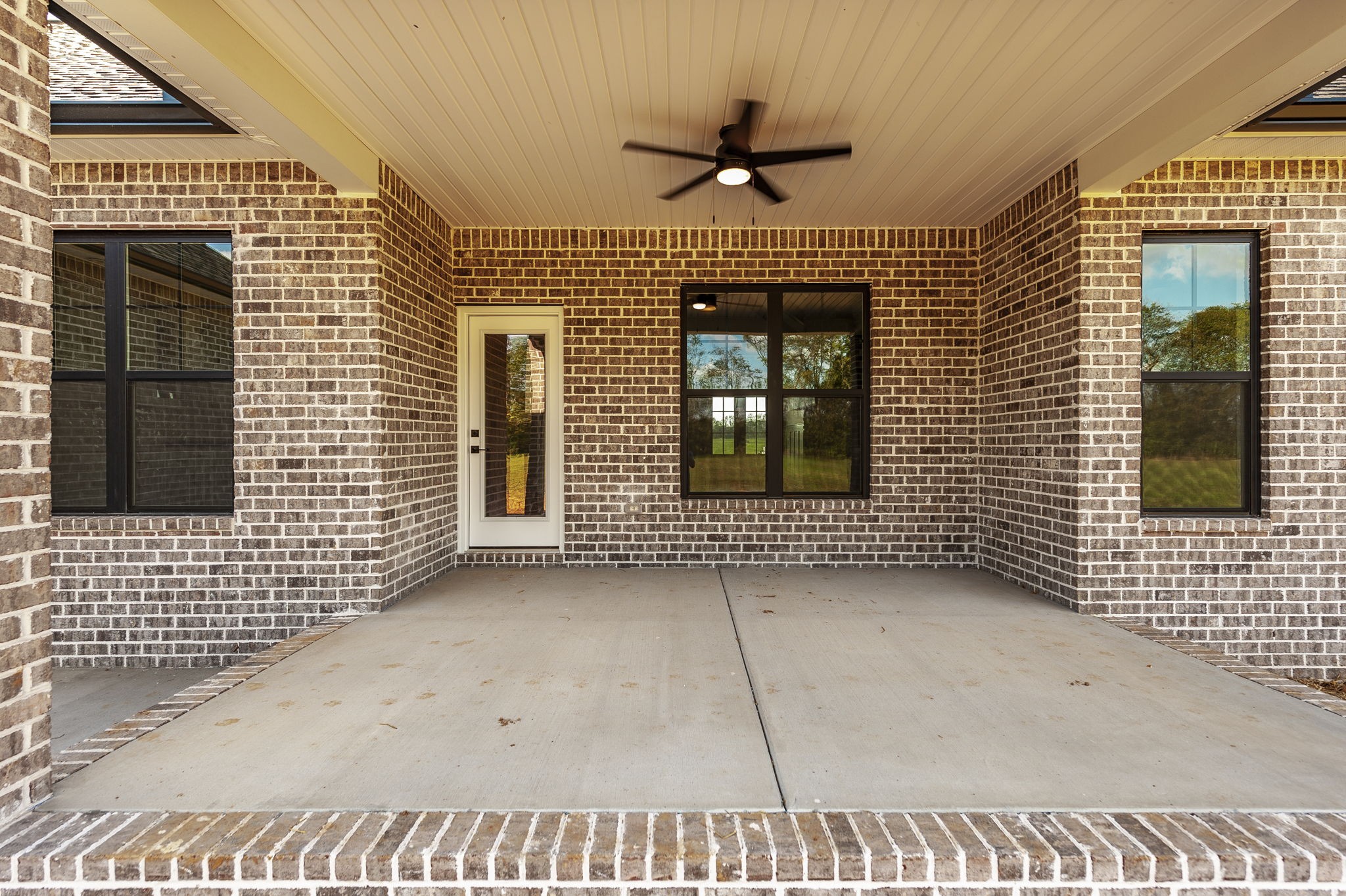 1060 Millbrook Way Gallatin, TN 37066 - Photo 72 of 79 a view of a livingroom with a window
