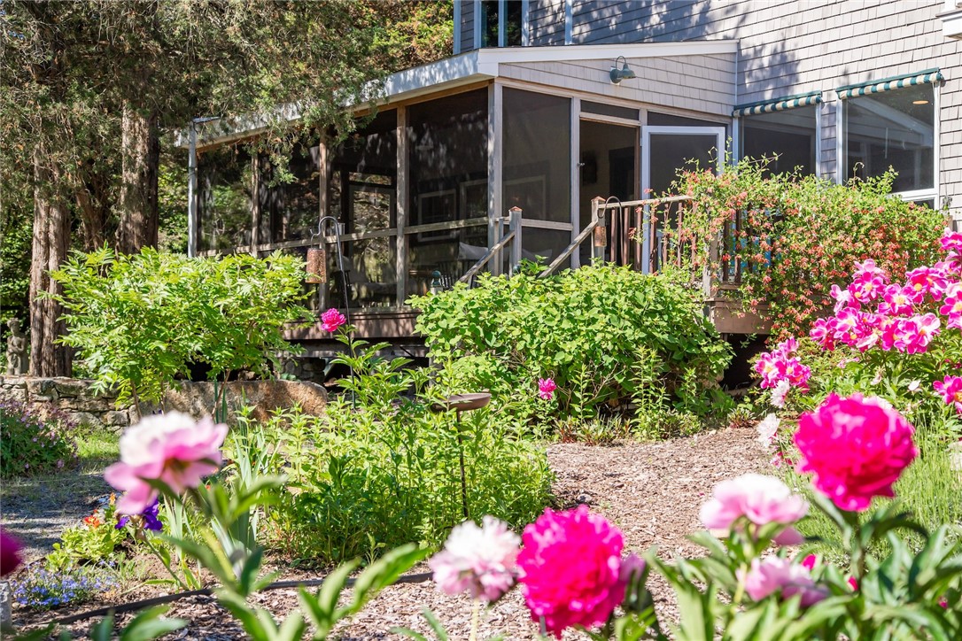 517 Lake Road Tiverton, RI 02878 - Photo 4 of 47