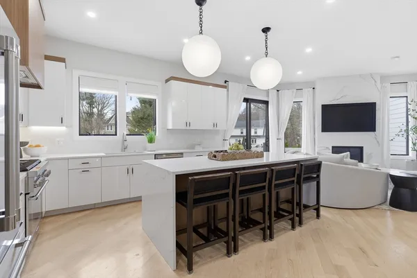 $2,299,000 | 16-18 Josselyn Place, Unit 16, Newton, MA 02461