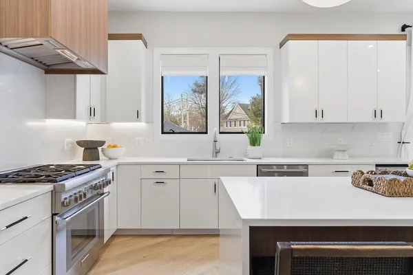$2,299,000 | 16-18 Josselyn Place, Unit 16, Newton, MA 02461