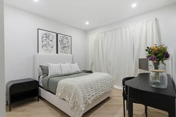$2,299,000 | 16-18 Josselyn Place, Unit 16, Newton, MA 02461