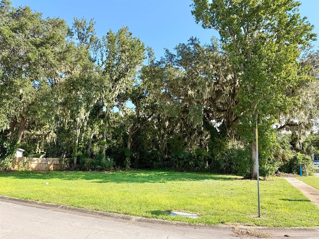 1099 Yaupon Street Daytona Beach, FL 32117 - Photo 4 of 4 a view of a tennis court