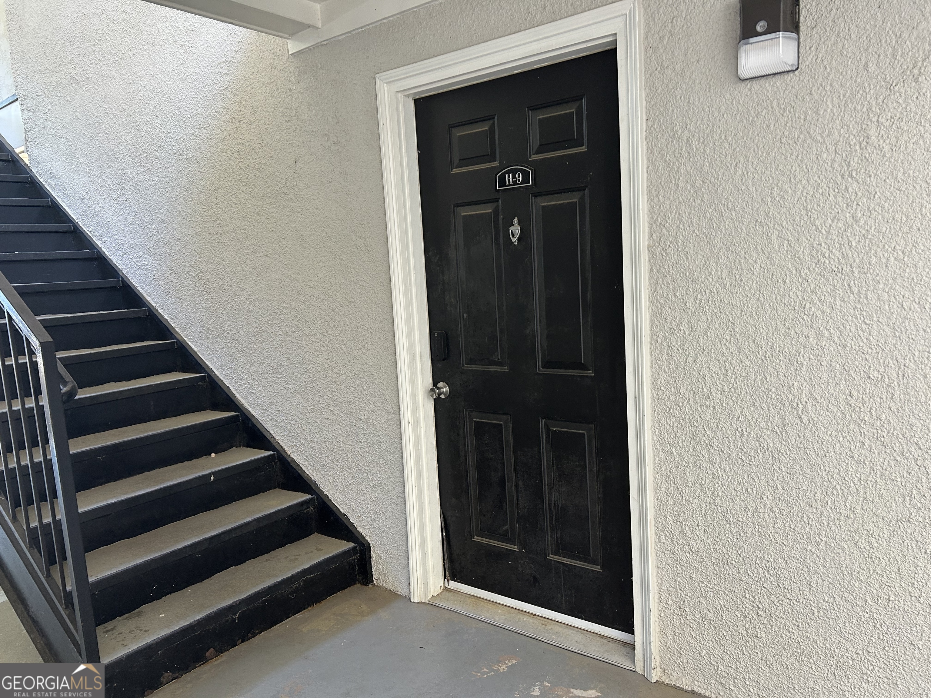 1150 Collier Road Northwest, Unit H9 Atlanta, GA 30318 - Photo 3 of 13 a view of entryway