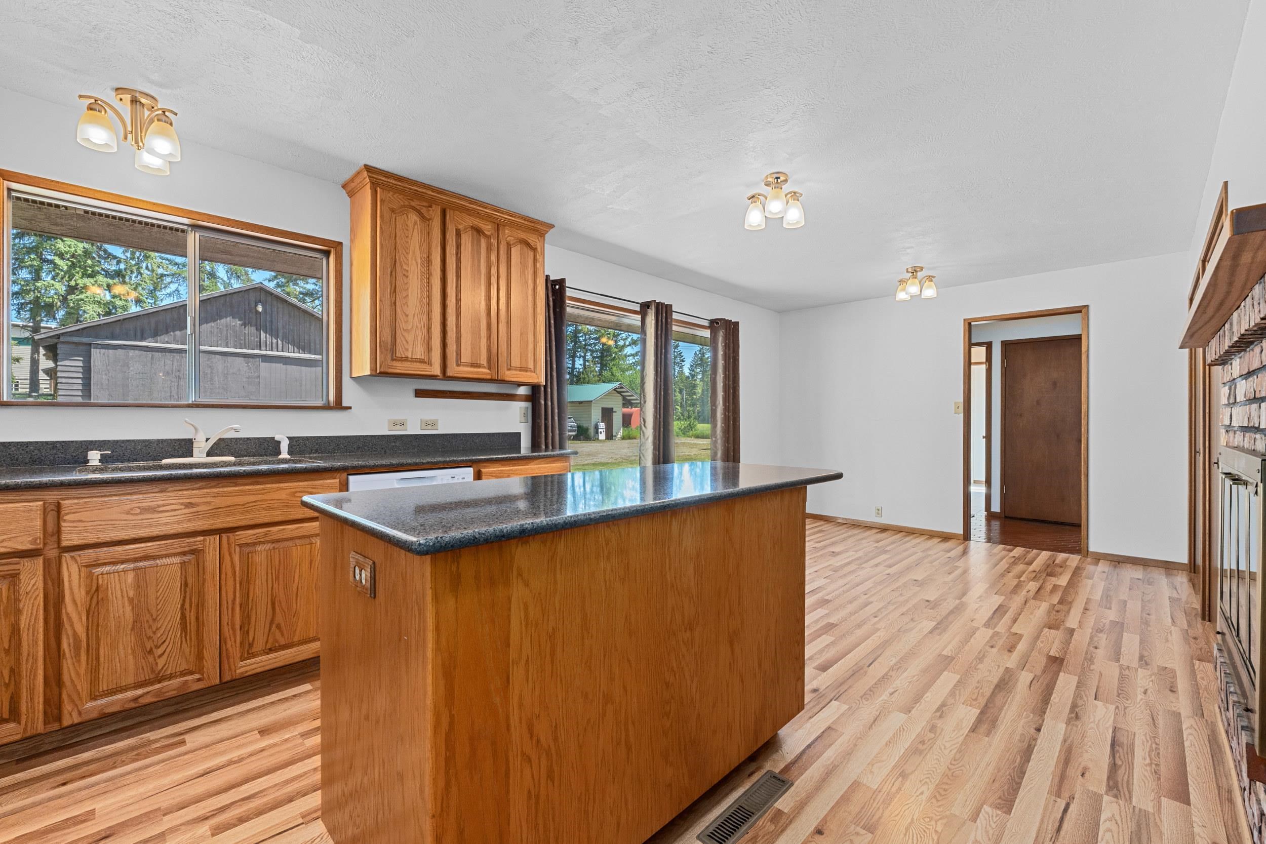 252 Davaz Carlton Road Newport, WA 99156 - Photo 8 of 41