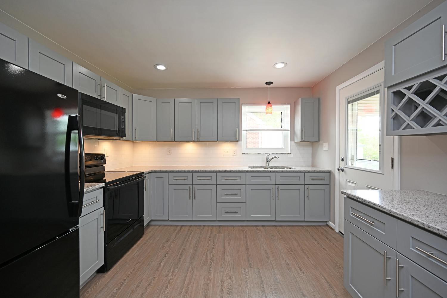 3345 Alexis Road Cincinnati, OH 45239 - Photo 9 of 31