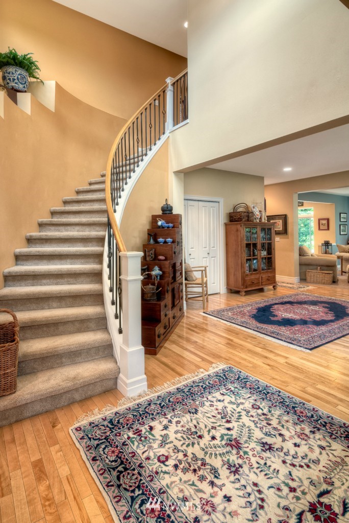 16512 Southeast 165th Way Renton, WA 98058 - Photo 2 of 15 Gallery Image 2