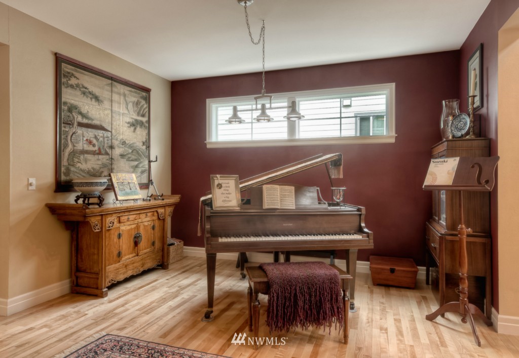 16512 Southeast 165th Way Renton, WA 98058 - Photo 3 of 15 Gallery Image 3