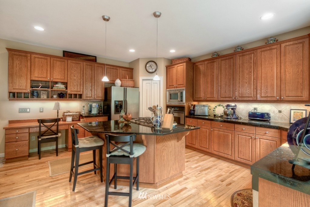 16512 Southeast 165th Way Renton, WA 98058 - Photo 6 of 15 Gallery Image 6