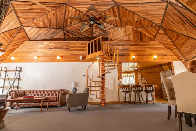a view of a chairs and table in the back yard of a house