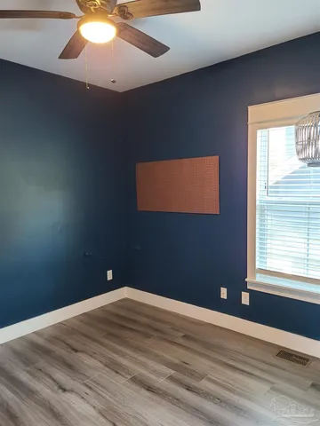 a view of empty room with window