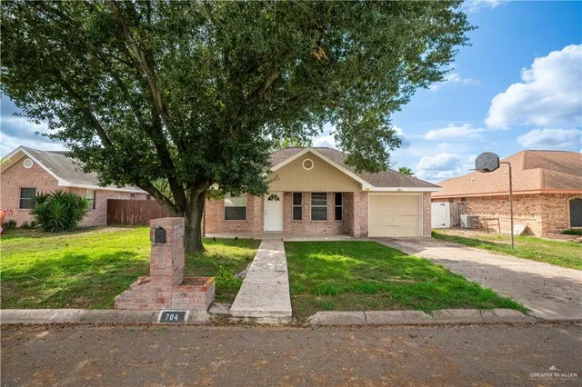 $190,625 | 704 Denise Circle, La Joya, TX 78560