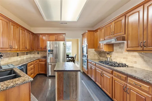 $2,900 | 18212 Muir Circle, Dallas, TX 75287