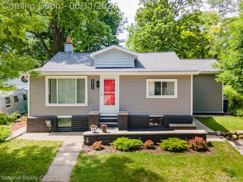 3973 Oak Knoll Road Waterford, MI 48328 - Photo 1 of 32