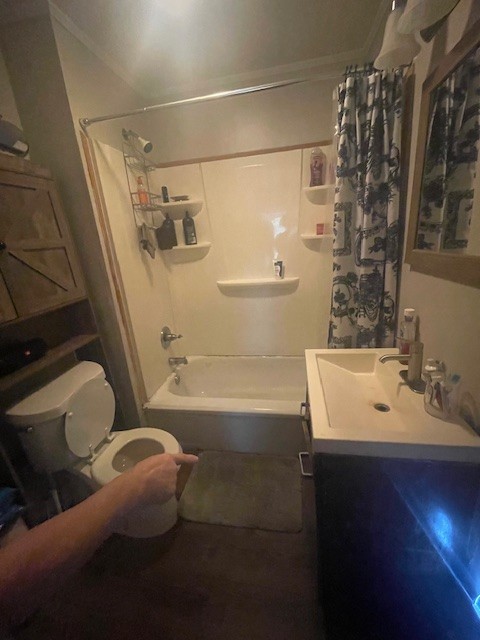 103 East High Street Ethridge, TN 38456 - Photo 12 of 14 a bathroom with a sink toilet and shower