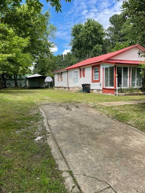 103 East High Street Ethridge, TN 38456 - Photo 2 of 14 a front view of a house with a yard