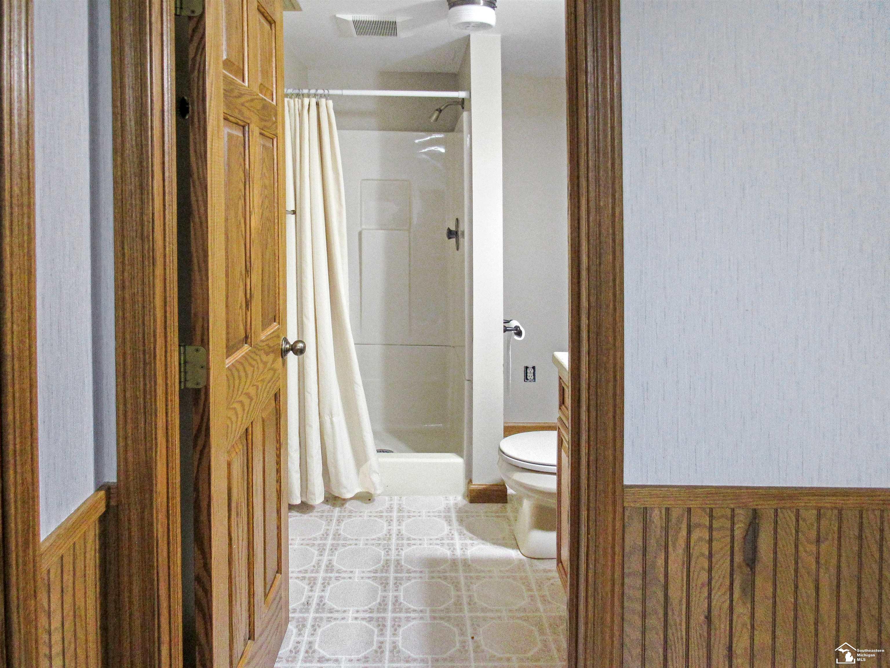 732 East Hurd Road Monroe, MI 48162 - Photo 33 of 40 50118163-32.JPG