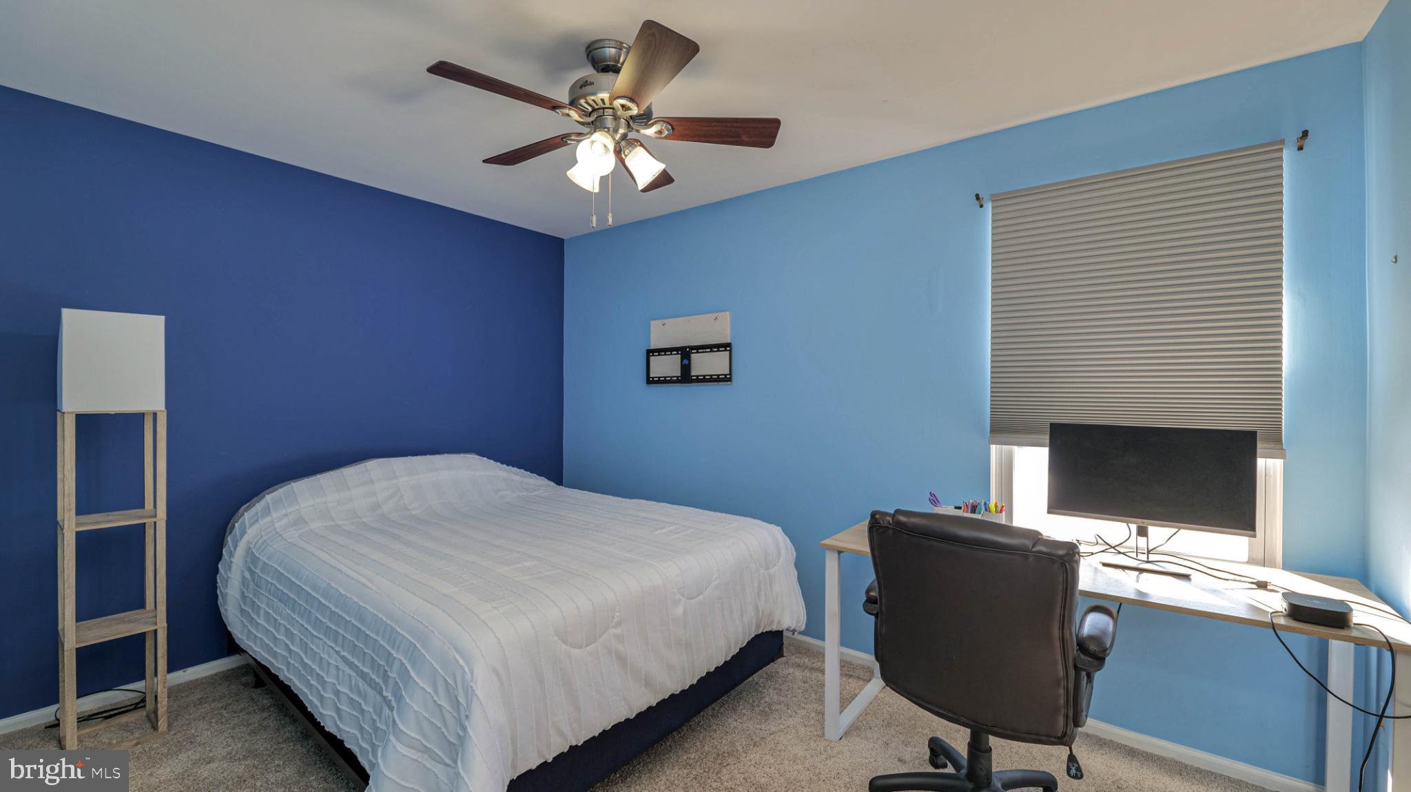 68 Wayside Road Berlin, NJ 08009 - Photo 18 of 31 a bedroom with a bed with a desk and chair