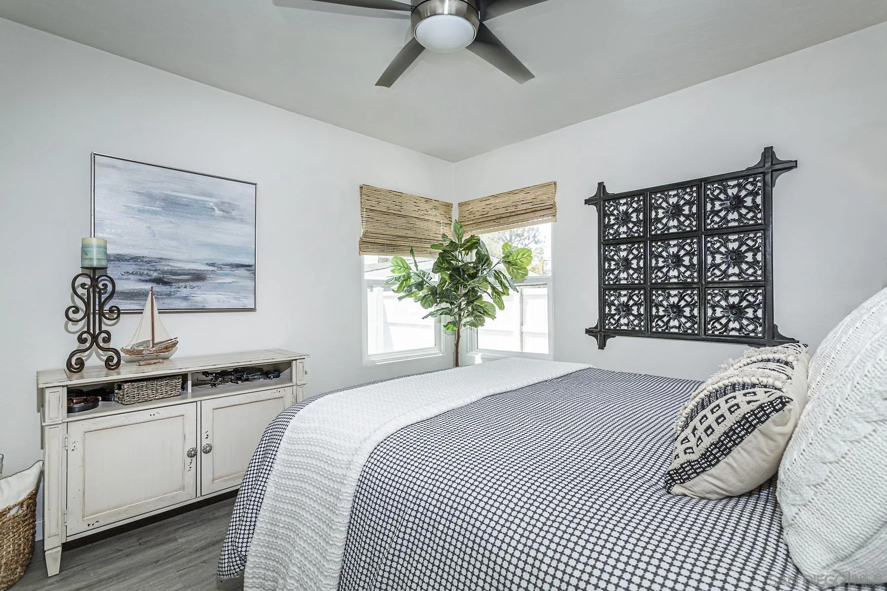 804 Vanderbilt Place San Diego, CA 92103 - Photo 17 of 18 a bedroom with a bed and a window