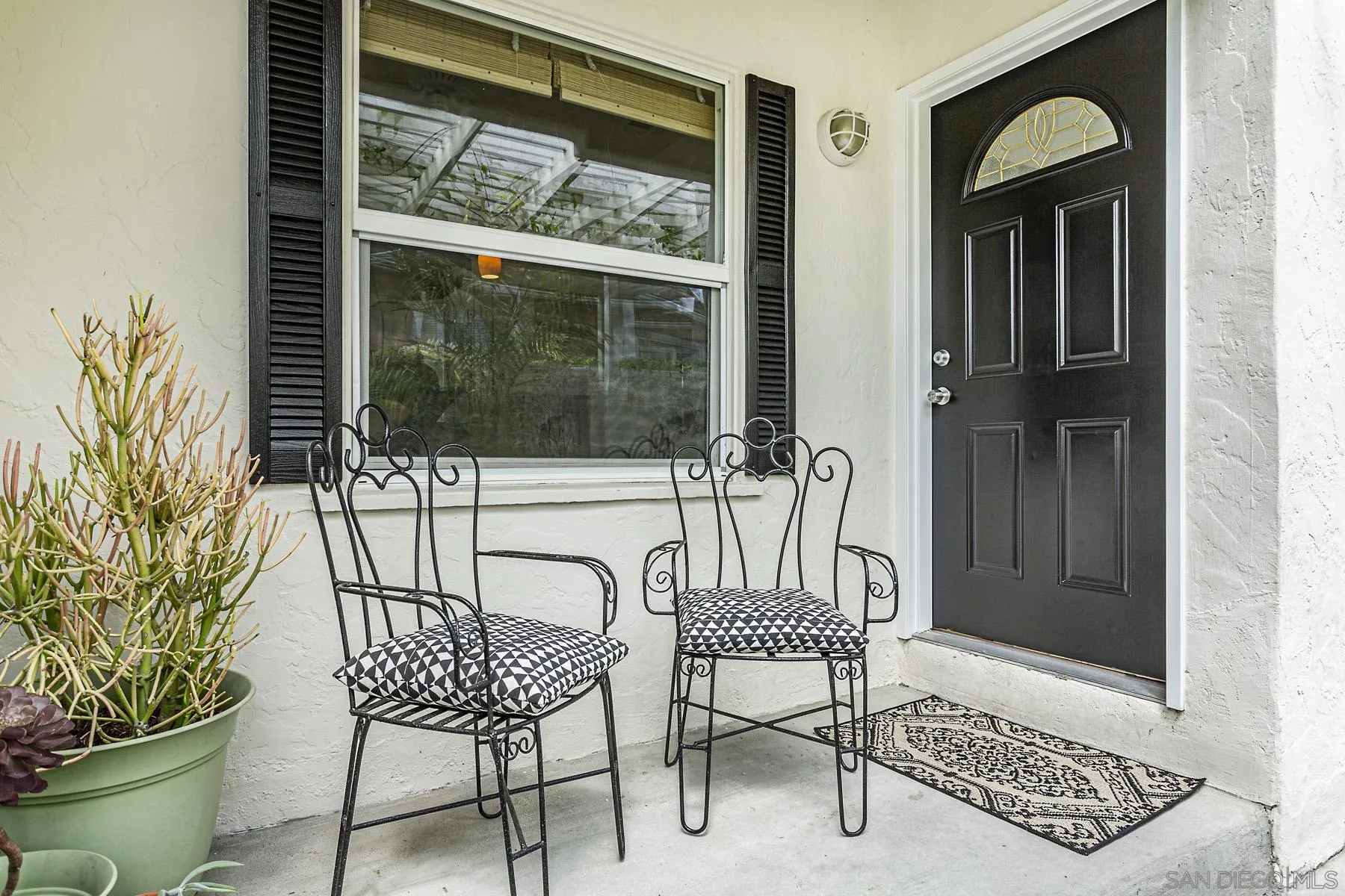 804 Vanderbilt Place San Diego, CA 92103 - Photo 5 of 18 a view of a entryway door of the house