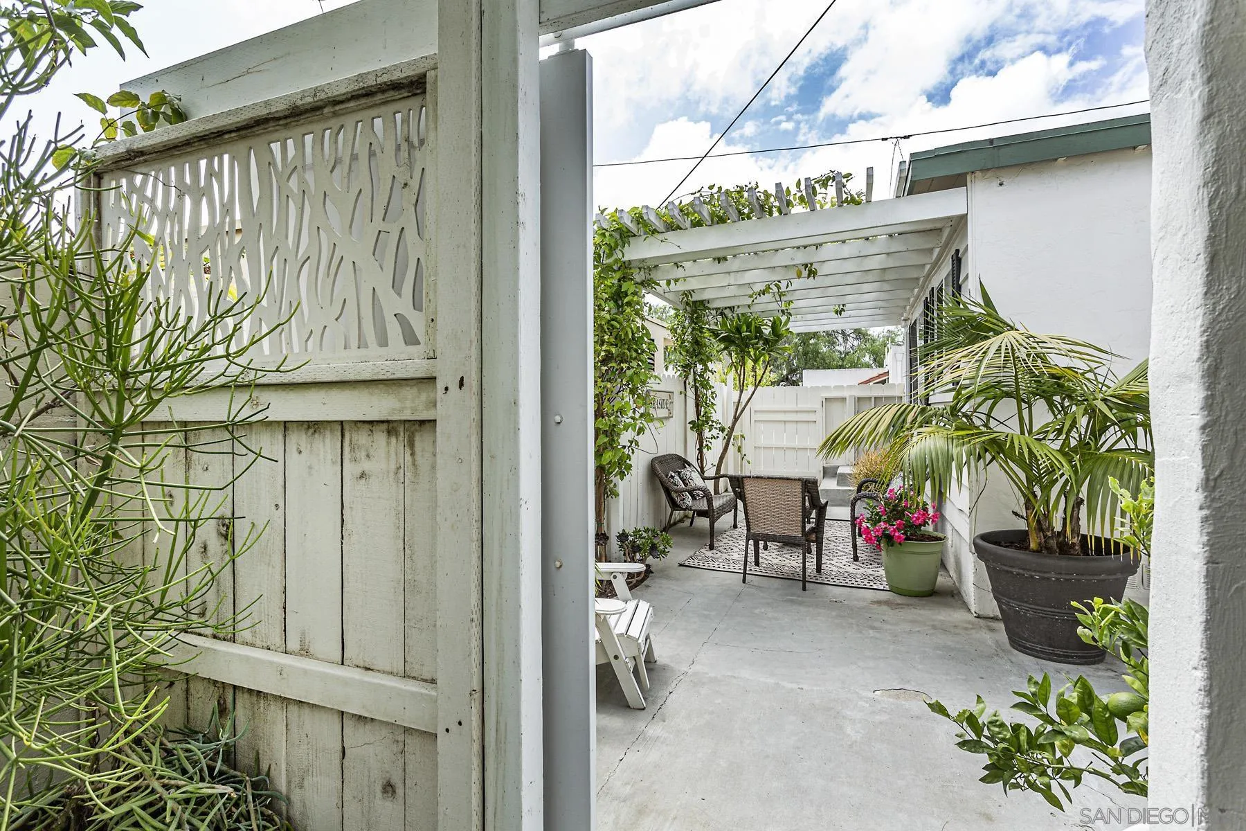 804 Vanderbilt Place San Diego, CA 92103 - Photo 6 of 18 a view of outdoor space with garden