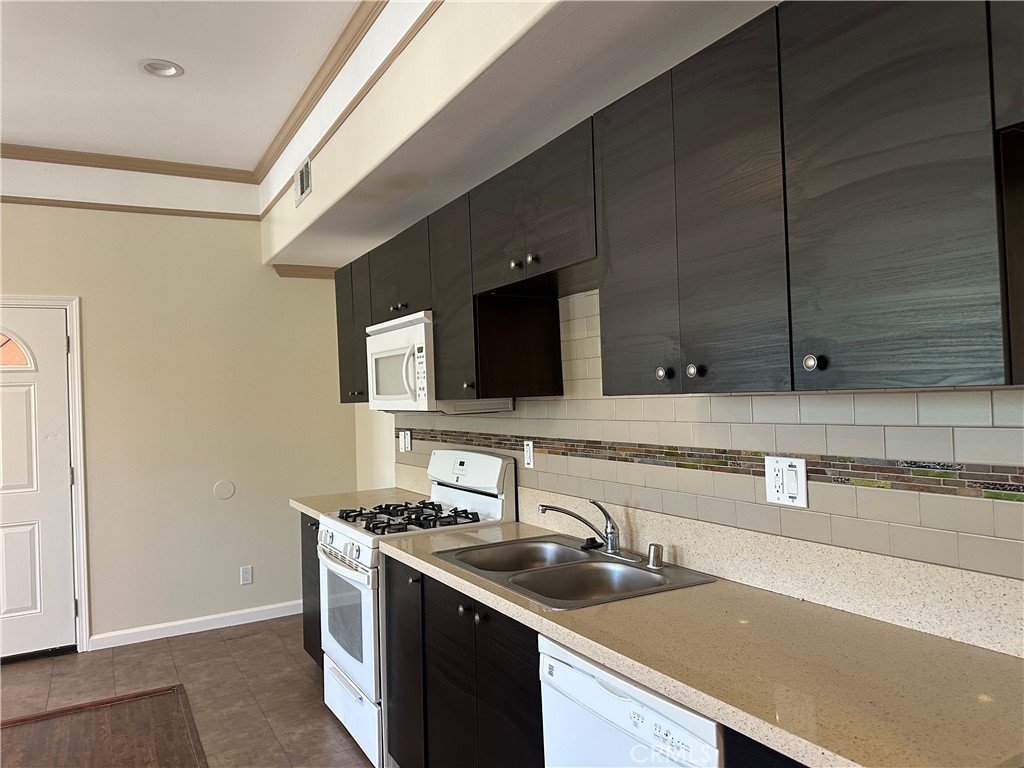 14352 Tiara Street Sherman Oaks, CA 91401 - Photo 3 of 13